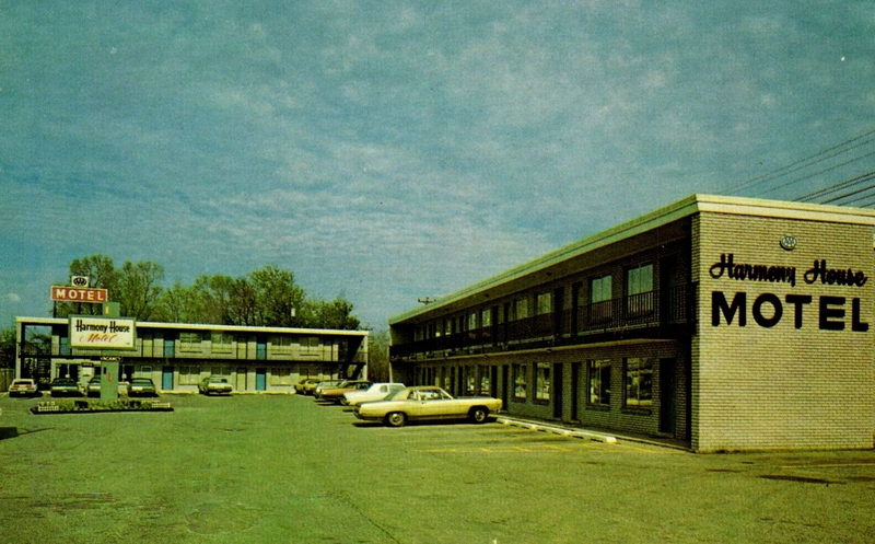 Harmony House Motel - Postcard (newer photo)